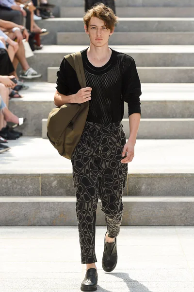Look 11